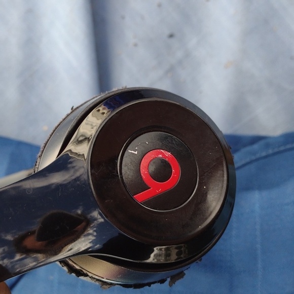 Beats Headphones - Picture 2 of 3